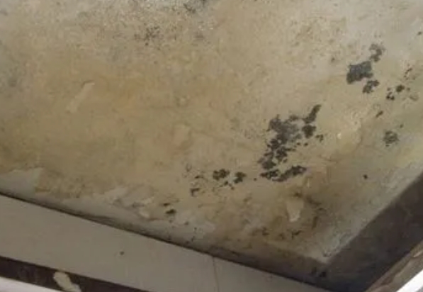 桦南阳台漏水维修公司分享下桦南卫生间渗水维修需要注意哪些问题。